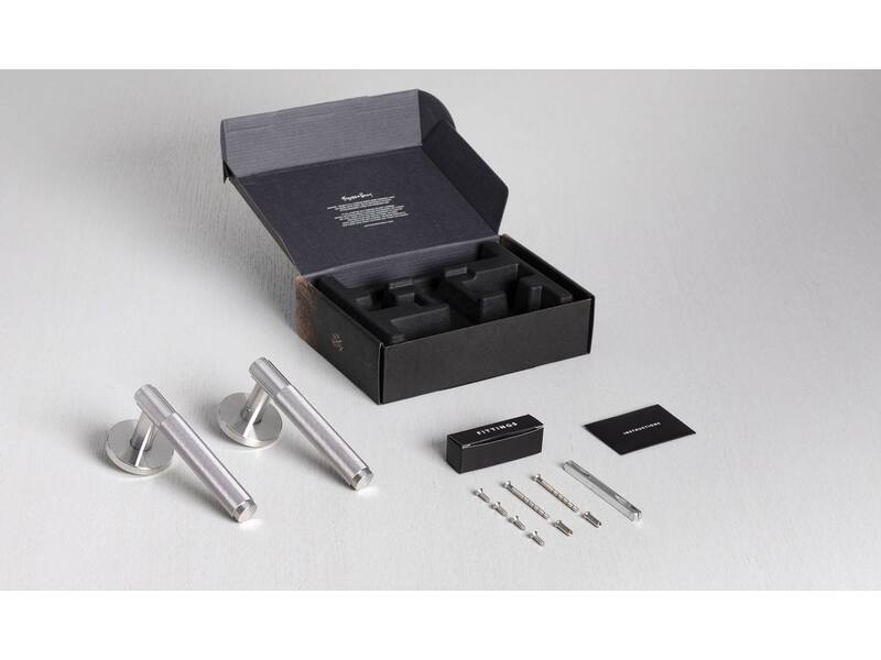 Deurkruk Cross RVS diamond-cut op ronde verende rozet 145mm